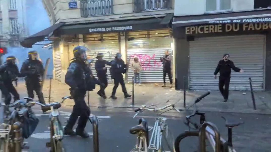 ⁣Clashes Erupt in Central Paris After Shooting at a Kurdish Cultural Center