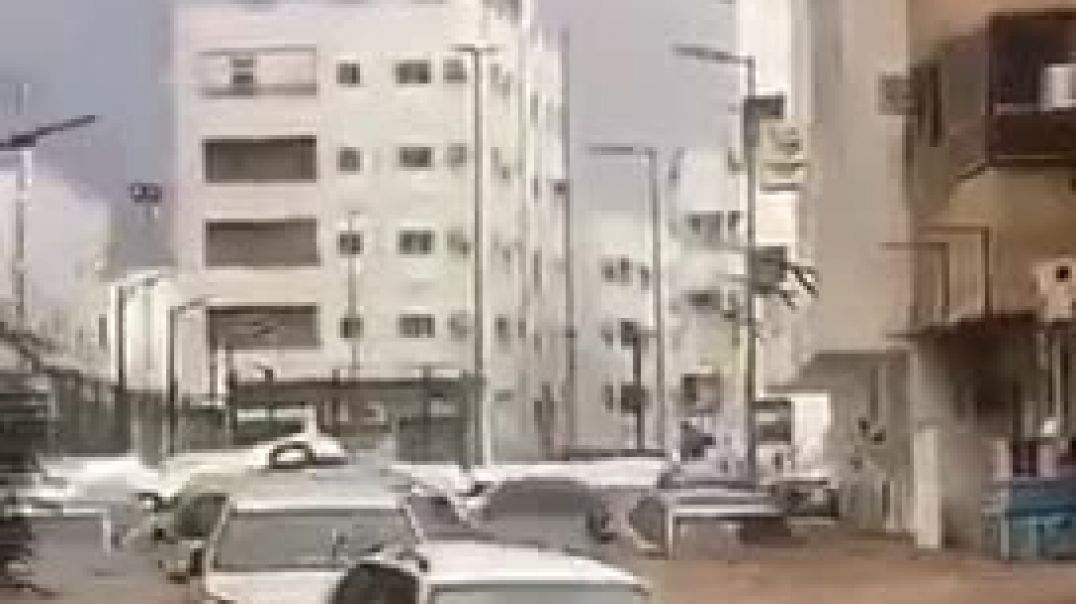 ⁣Flash Floods in Saudi Arabia's Mecca City, Cars Swept Away, Warning Issued