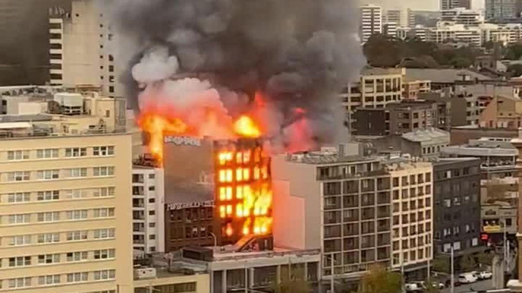 ⁣Massive Fire Destroys Abandoned Factory In Sydney