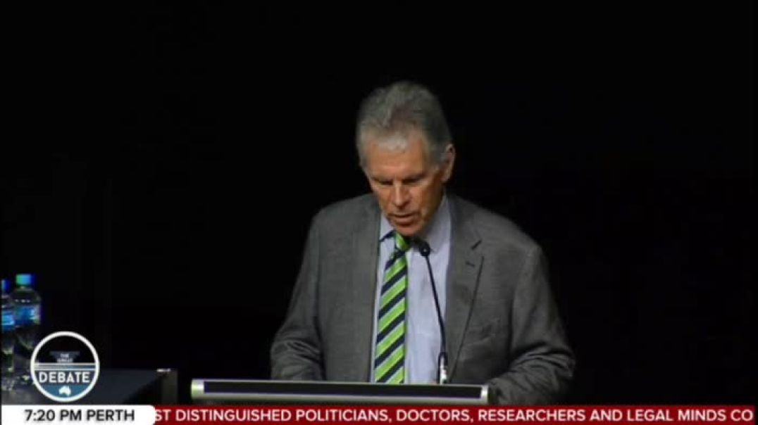 ⁣The Heartbreaking Moment Professor Ian Brighthope Breaks Down in Tears in Front of Thousands in Pert