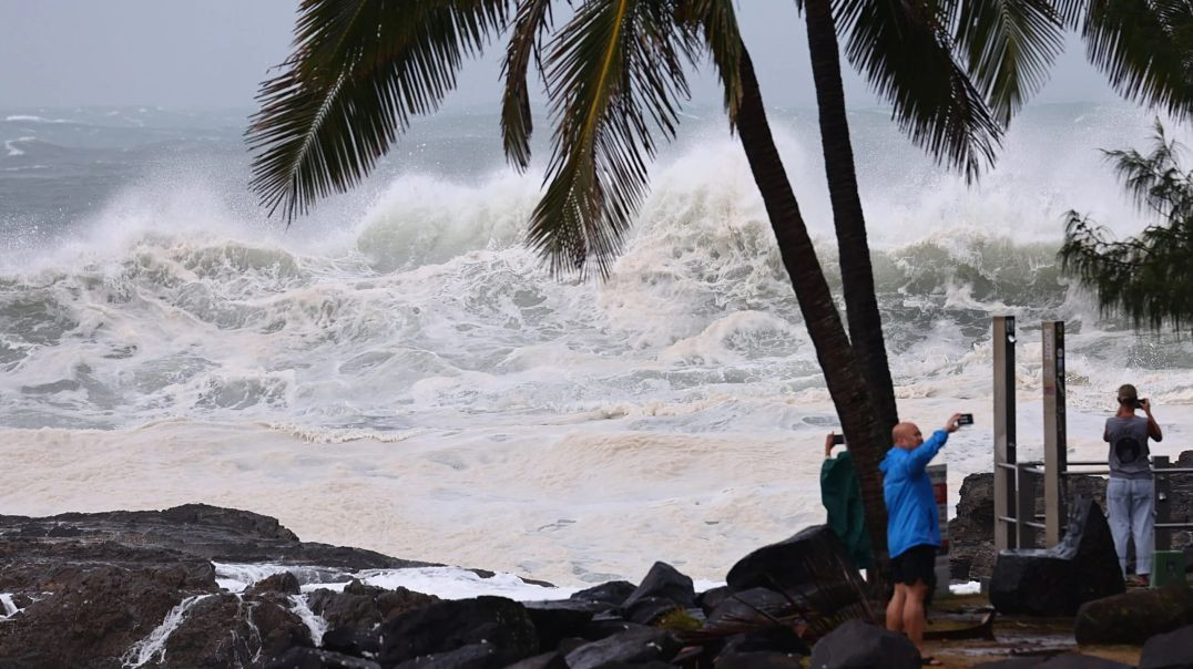 ⁣Life-threatening Tropical Cyclone Alfred Incoming?