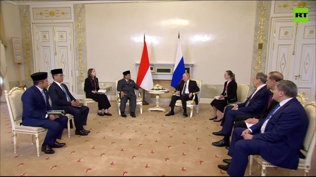 ⁣Vladimir Putin Welcomes Indonesian President Prabowo Subianto in St. Petersburg