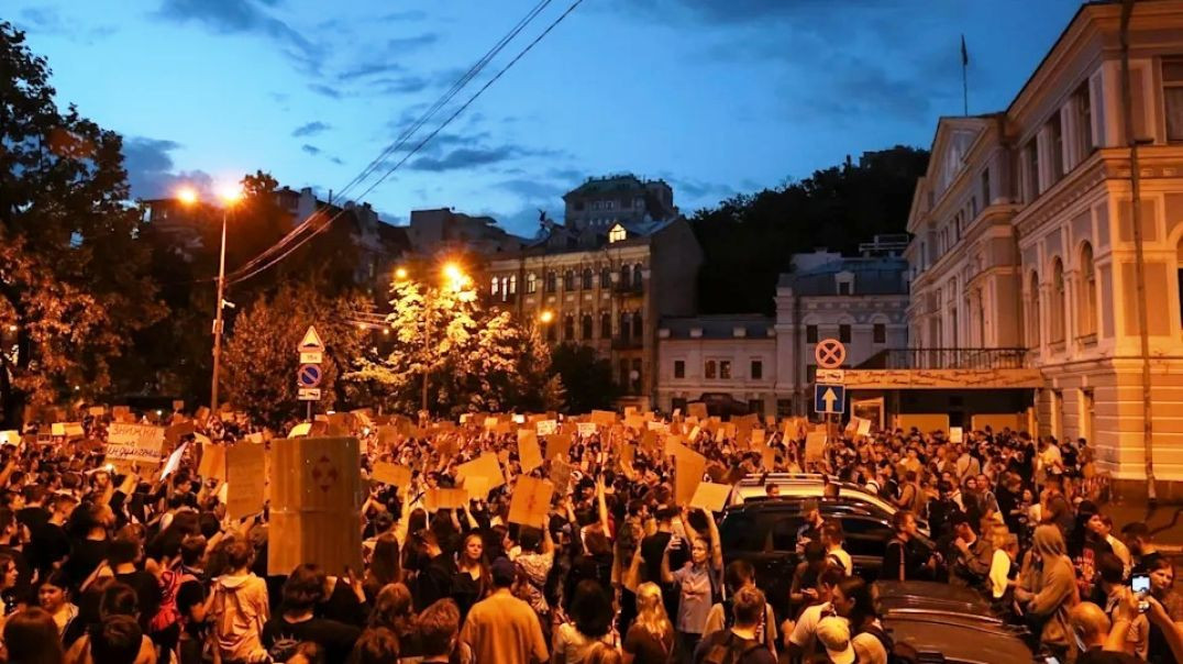 ⁣This is Kyiv Right NOW. Crowds Chanting Anti-Zelensky Slogans in the Capital