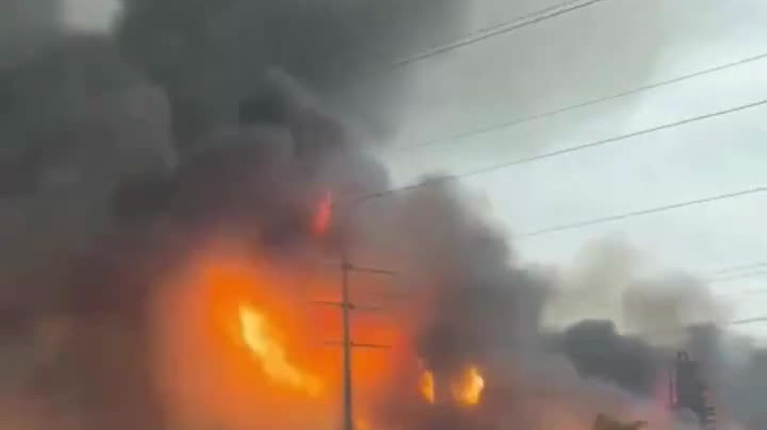 ⁣Fires Rage at the World's Largest Natural Gas Field South Pars, Iran