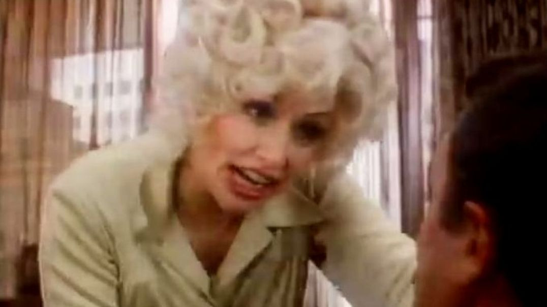 SCENE FROM THE MOVIE '9to5' WHERE DOLLY PARTON SINGS THE THEME