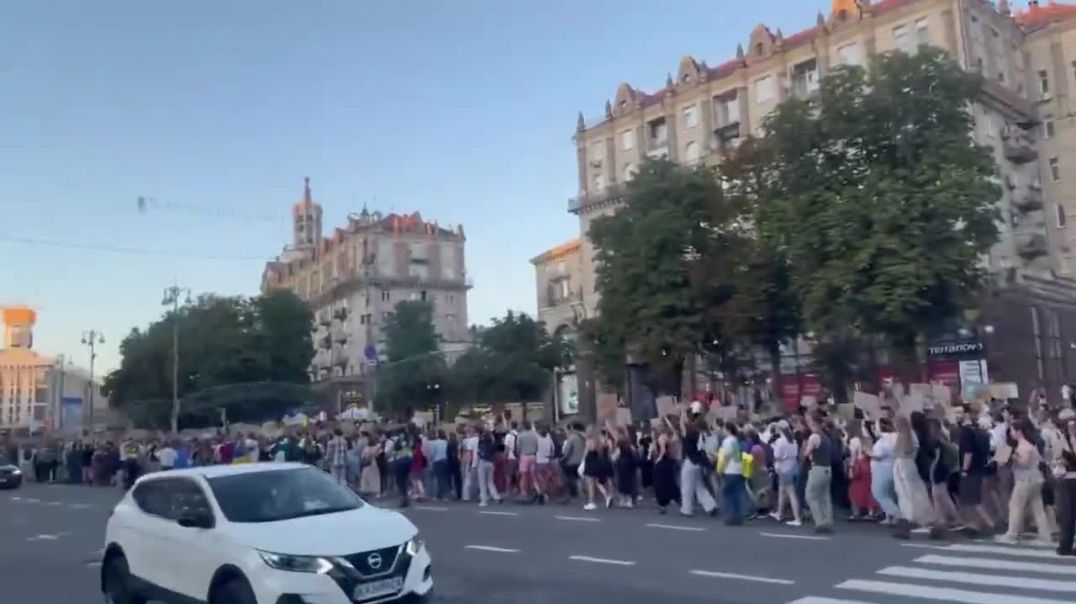 Huge Ukrainian protests against Zelensky continue in Kiev