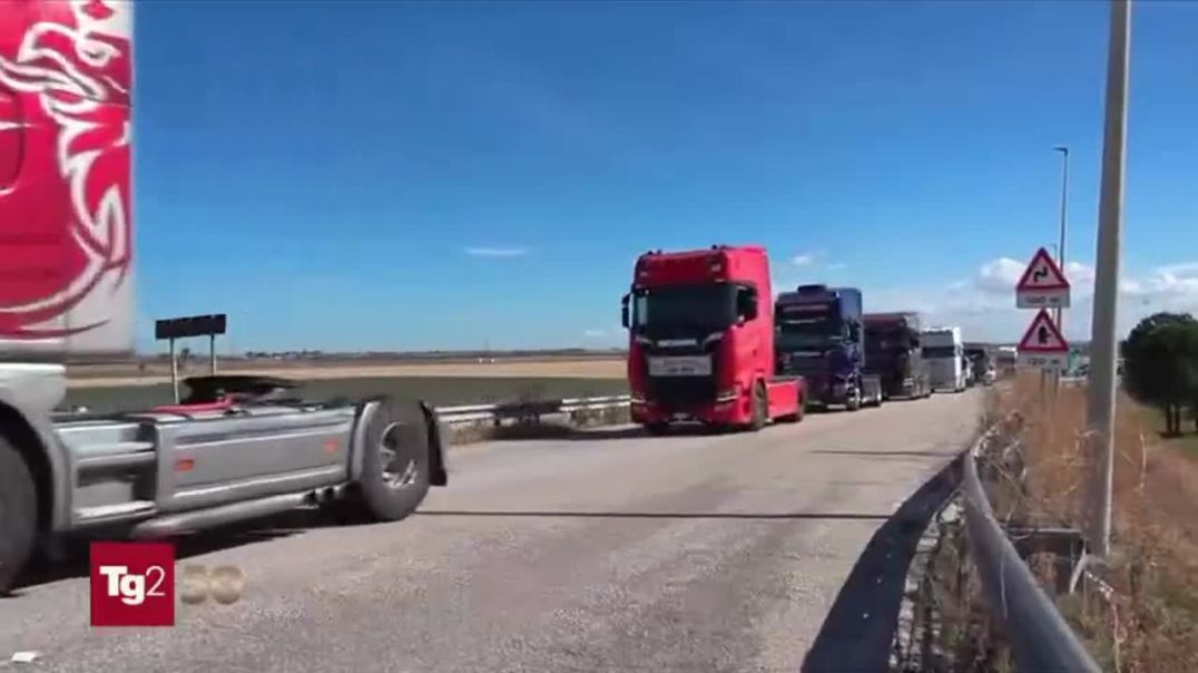 SoutheaSouthern Italy at a Standstill: Citizens Block Highways Due to Soaring Fuel Pricesrn Italy at